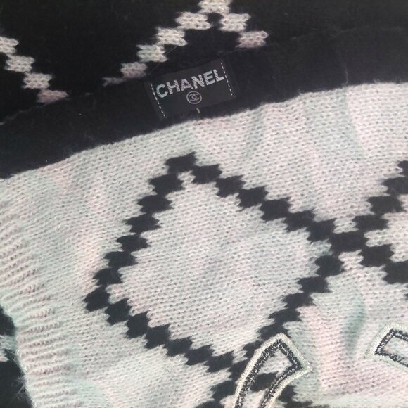 CHANEL Vintage Black & White Reversible Window Print Scarf Embroidered CC Logo - Picture 8 of 9